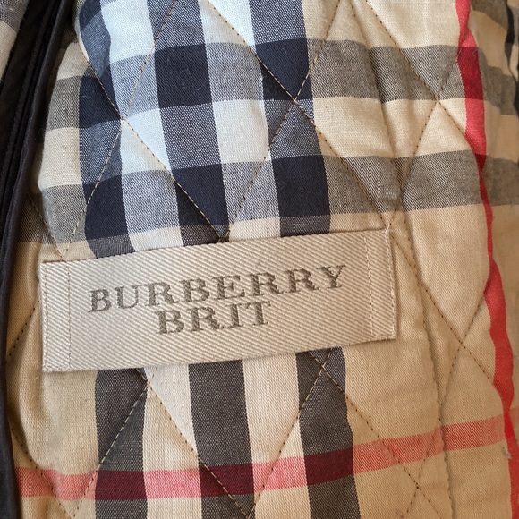 Classic Burberry Diamond Quilted Jacket - Picture 5 of 5